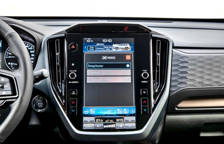 Subaru Forester VI 2.0i-L e-Boxer Platinum First Edition – deska rozdzielcza, ekran centralny z trybami X-Mode