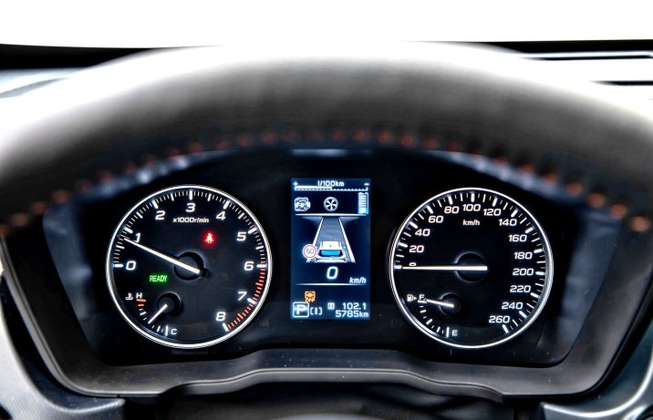 Subaru Forester VI 2.0i-L e-Boxer Platinum First Edition – deska rozdzielcza, wskaźniki