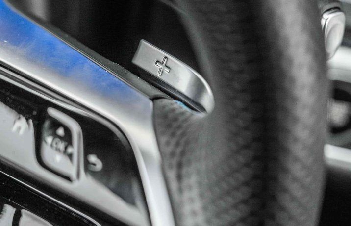 Mercedes G 580 EQ – wnętrze, rekuperacja, łopatka