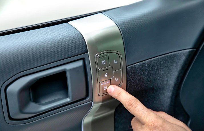 Kia EV3 81,4 kWh GT Line – deska rozdzielcza, sterowanie podgrzewaniem i wentylacją foteli