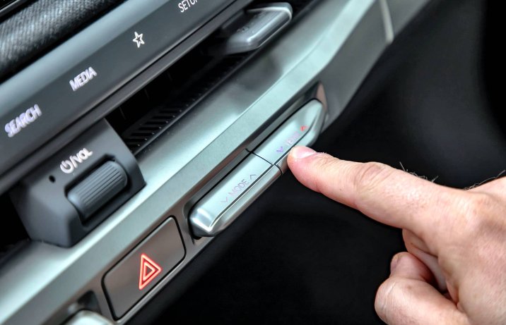 Kia EV3 81,4 kWh GT Line – deska rozdzielcza, klimatyzacja, regulacja temperatury