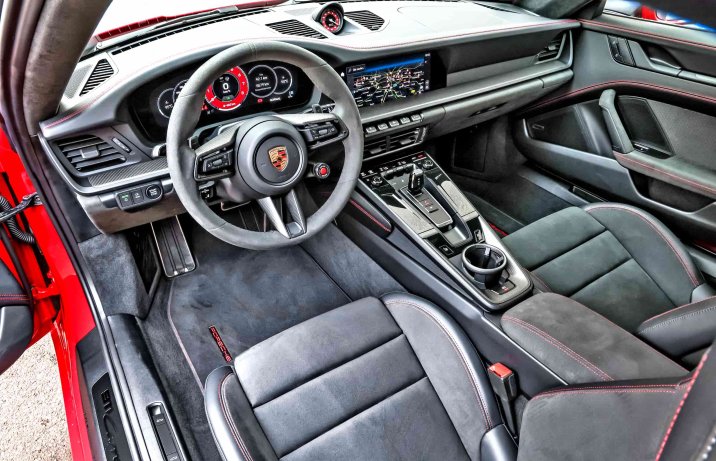 Porsche 911 Carrera 4 GTS – deska rozdzielcza