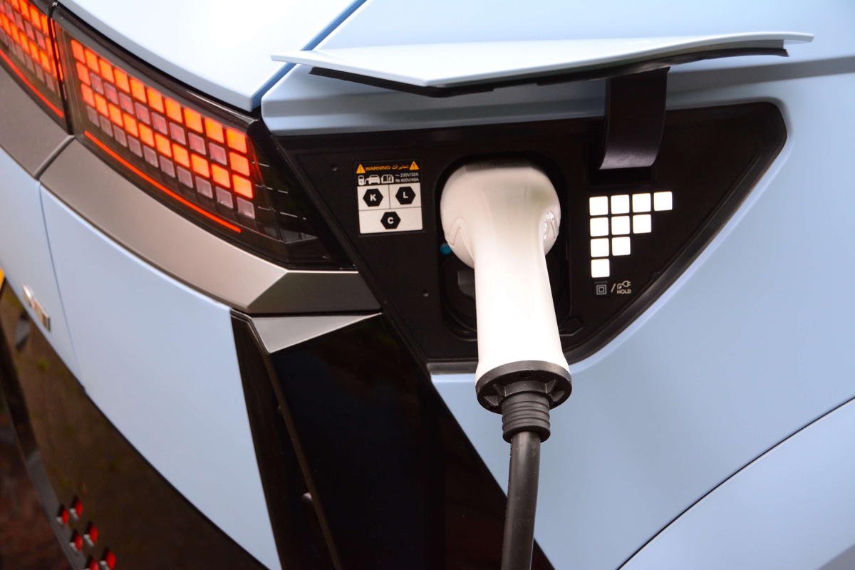 Dlaczego szwajcarski rząd utajnił wyniki badania dotyczącego aut elektrycznych?