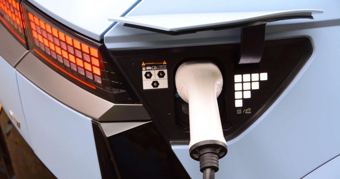 ładowanie auta elektrycznego