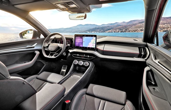 Skoda Kodiaq II  RS 2025 – wnętrze, deska rozdzielcza