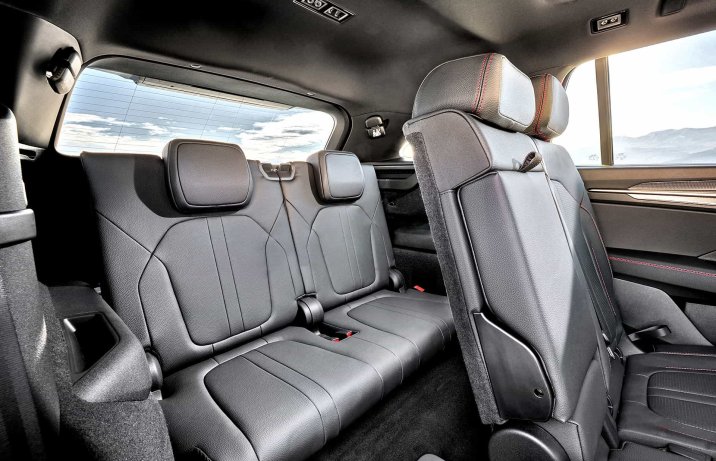 Skoda Kodiaq II  RS 2025 – wnętrze, trzeci rząd siedzeń