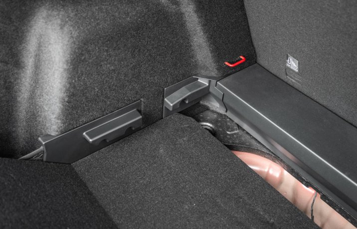 MG ZS III Hybrid+ Exclusive – podwójna podłoga