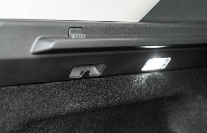 MG ZS III Hybrid+ Exclusive – haczyk w bagażniku