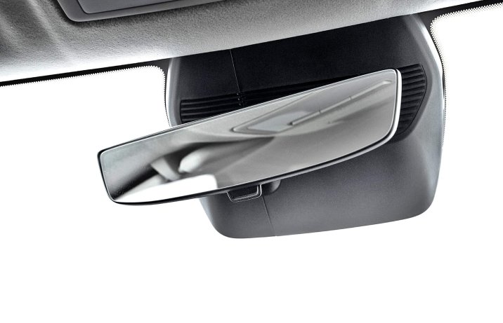 MG ZS III Hybrid+ Exclusive – deska rozdzielcza, lusterko bezramkowe