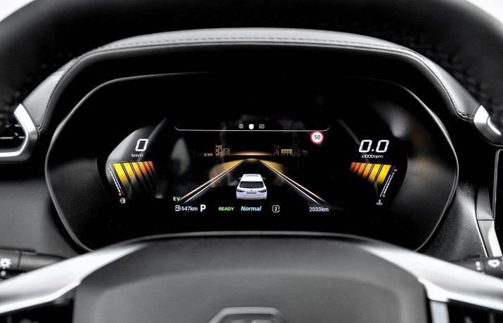 MG ZS III Hybrid+ Exclusive – deska rozdzielcza, wyświetlacz przed kierowcą