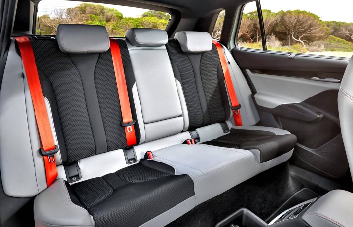 S,koda Elroq 2025 – wnętrze, kanapa