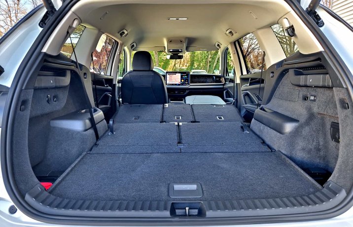 Volkswagen Tayron 2025 – wnętrze, bagażnik