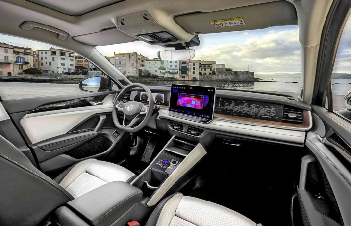 Volkswagen Tayron 2025 – wnętrze, deska rozdzielcza