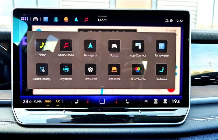 Volkswagen Tayron 2025 – wnętrze, ekran, multimedia