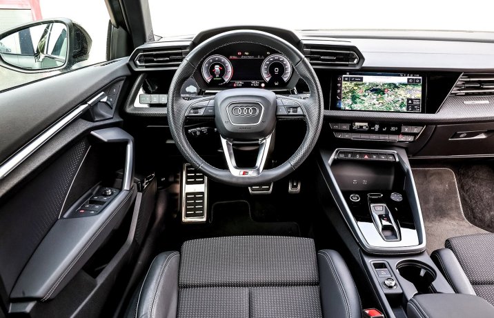 Audi A3 35 TFSI S tronic (2025) - test / porównanie - kokpit / deska rozdzielcza