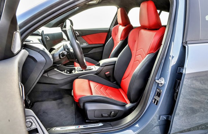BMW 120 (2025) - test / porównanie - fotele / siedzenia przód