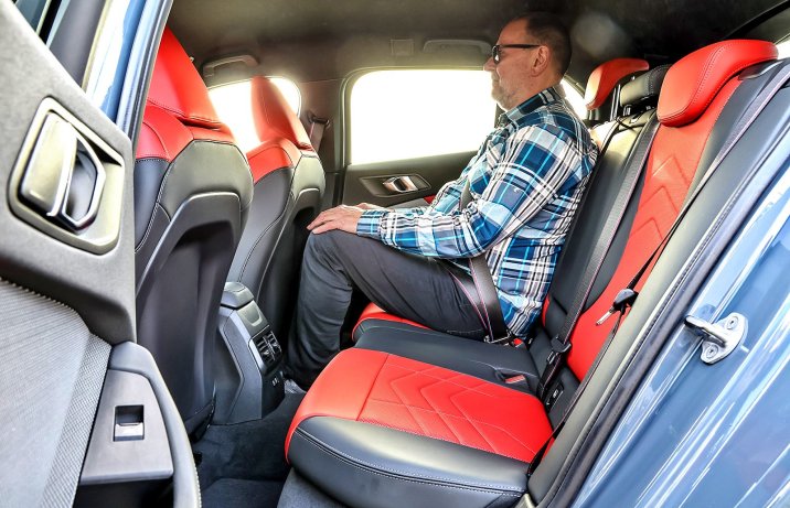 BMW 120 (2025) - test / porównanie - kanapa /siedzenia tył