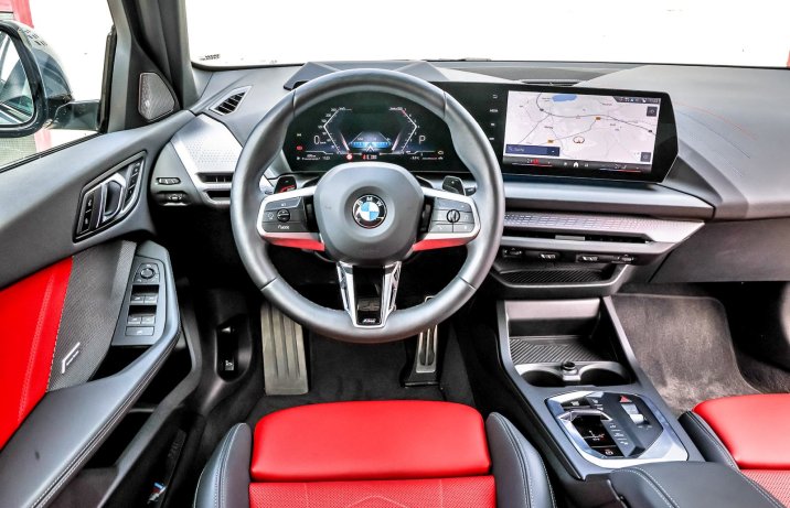 BMW 120 (2025) - test / porównanie - kokpit /deska rozdzielcza