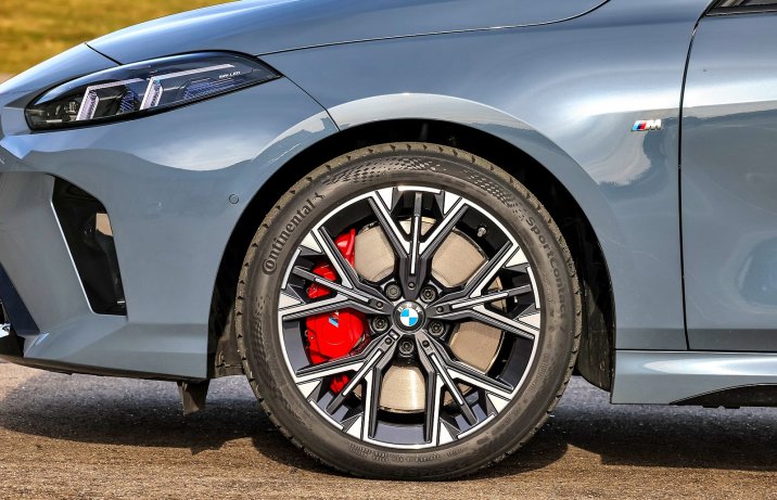 BMW 120 (2025) - test / porównanie - hamulce