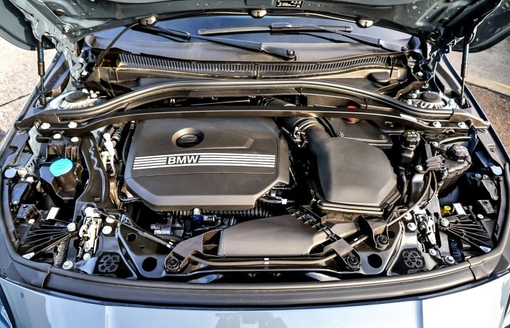 BMW 120 (2025) - test / porównanie - silnik