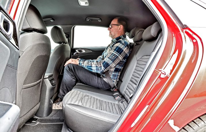 Kia Ceed 1.5 T-GDI DCT (2025) – test / porównanie - kanapa / siedzenia tył