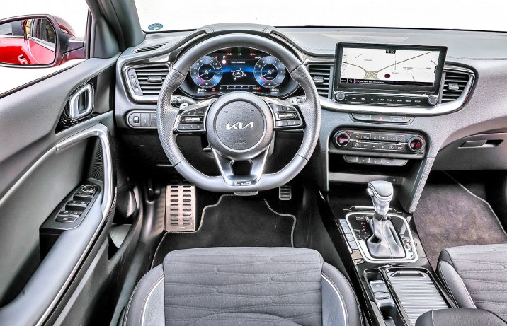 Kia Ceed 1.5 T-GDI DCT (2025) – test / porównanie - kokpit / deska rozdzielcza