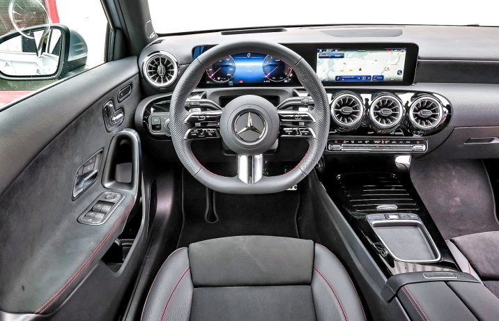 Mercedes A 200 (2025) - test / porównanie - kokpit / deska rozdzielcza
