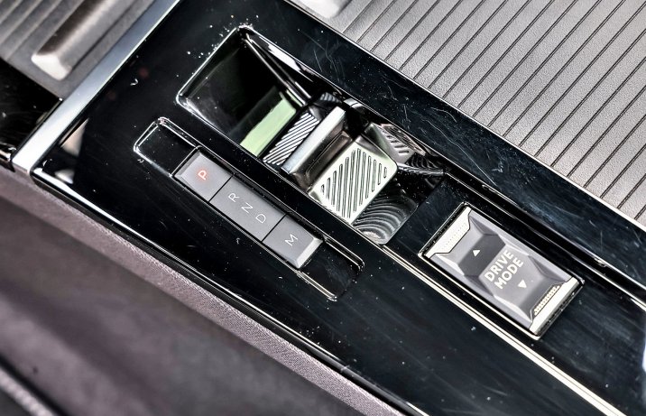 Opel Astra 1.2 T Hybrid EDTC (2025) – test / porównanie – wybierak automatu