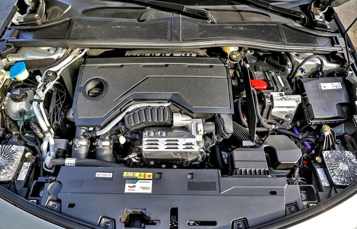 Opel Astra 1.2 T Hybrid EDTC (2025) – test / porównanie – silnik