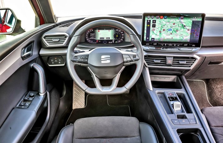 Seat Leon 1.5 eTSI DSG (2025) – test / porównanie – kokpit / deska rozdzielcza