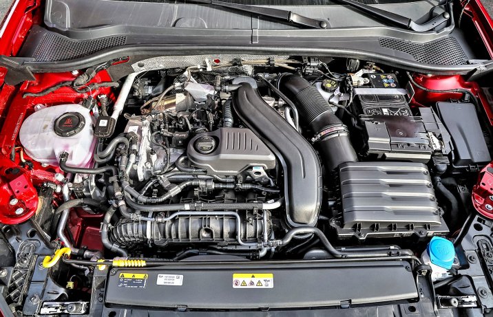 Seat Leon 1.5 eTSI DSG (2025) – test / porównanie – silnik