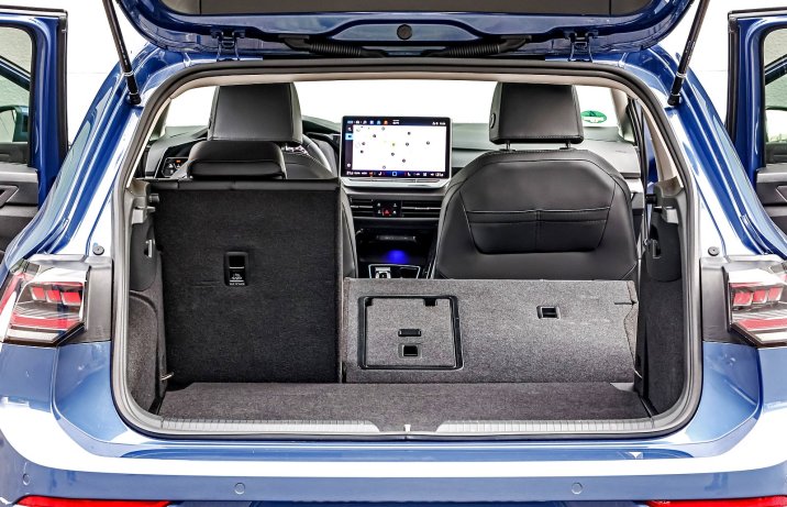 VW Golf 1.5 eTSI DSG (2025) – test / porównanie – bagażnik