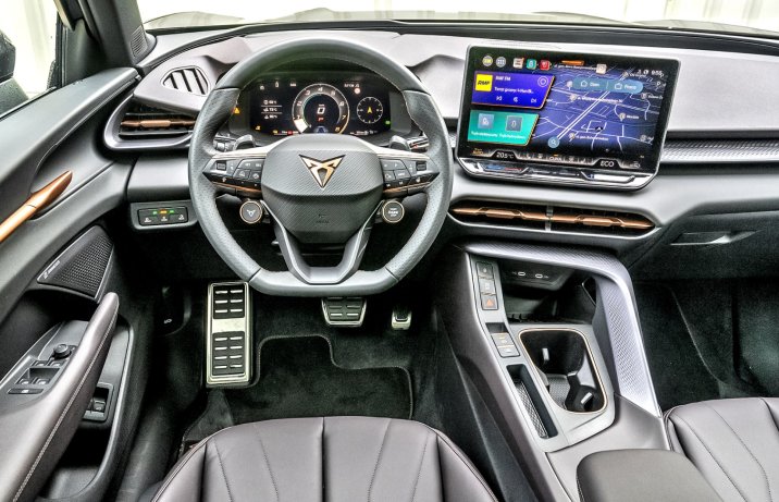 Cupra Terramar 1.5 e-Hybrid VZ – deska rozdzielcza