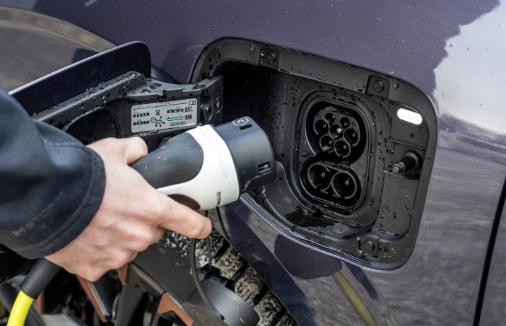 Cupra Terramar 1.5 e-Hybrid VZ – ładowanie