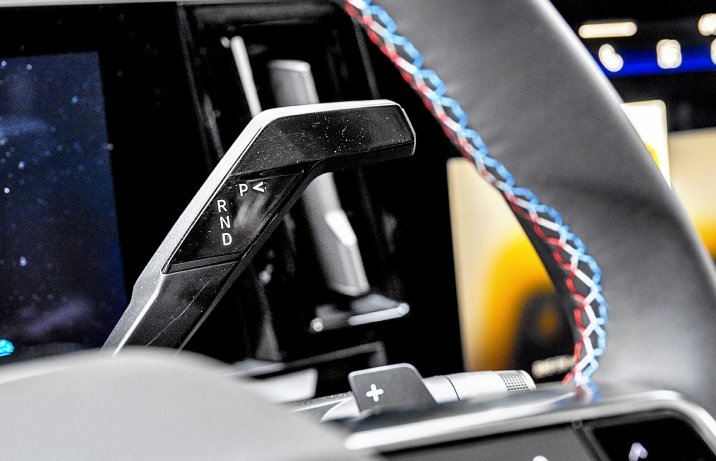 Renault Rafale E-Tech 4x4 300 atelier Alpine – dźwignia biegów