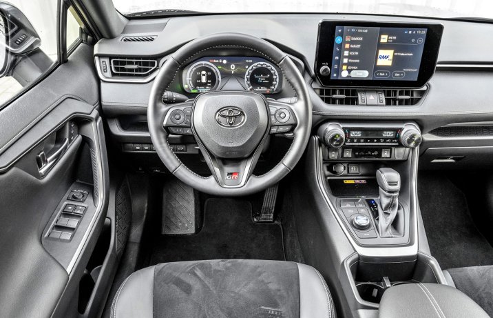 Toyota RAV4 2.5 Plug-in Hybrid GR Sport – deska rozdzielcza
