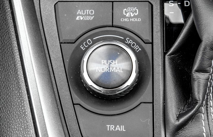 Toyota RAV4 2.5 Plug-in Hybrid GR Sport – pokrętło trybów jazdy