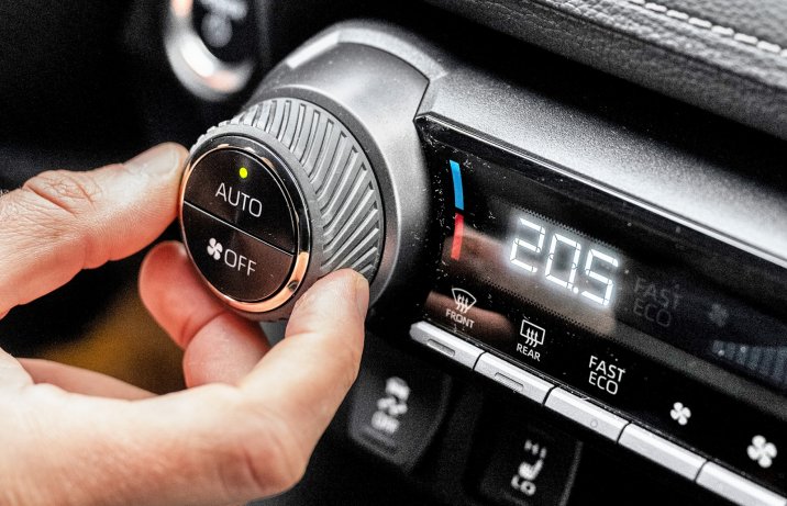 Toyota RAV4 2.5 Plug-in Hybrid GR Sport – klimatyzacja