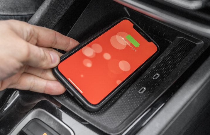 Skoda Octavia Combi - ładowarka indukcyjna