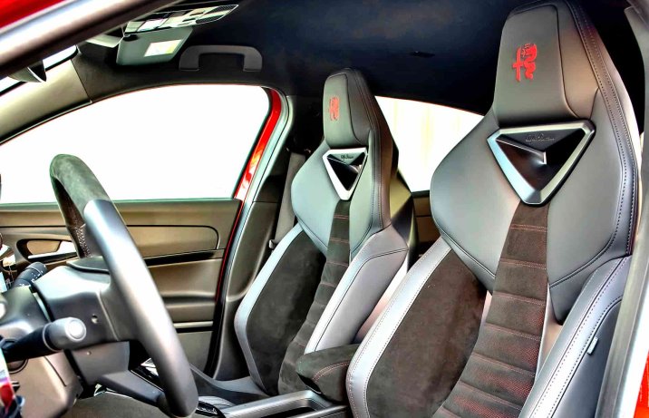 Alfa Romeo Junior 2025 – fotele