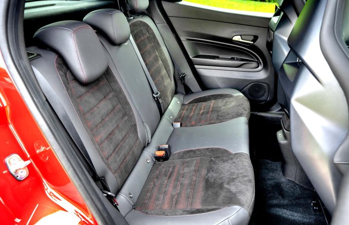 Alfa Romeo Junior 2025 – kanapa