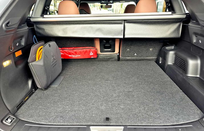 Mitsubishi Outlander IV 2025 PHEV – wnętrze, bagażnik