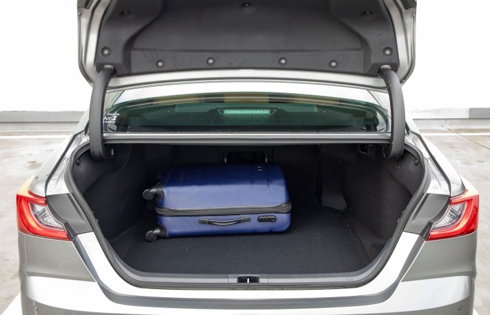 Toyota Camry - bagażnik