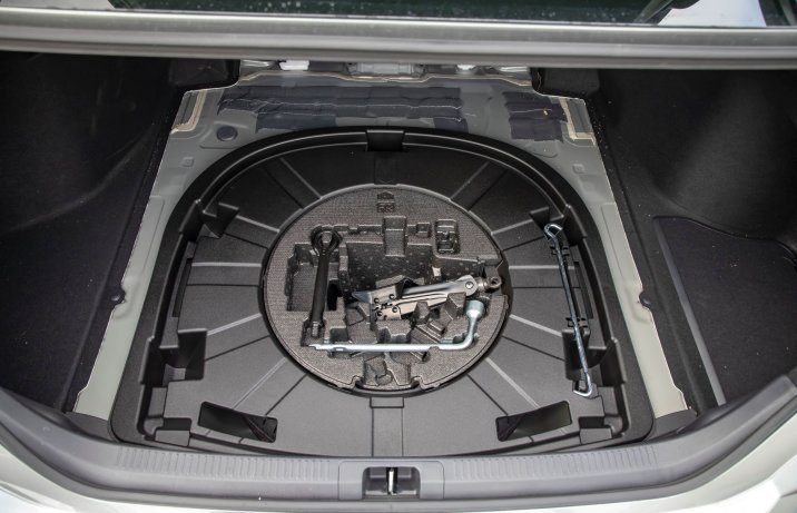 Toyota Camry - koło zapasowe