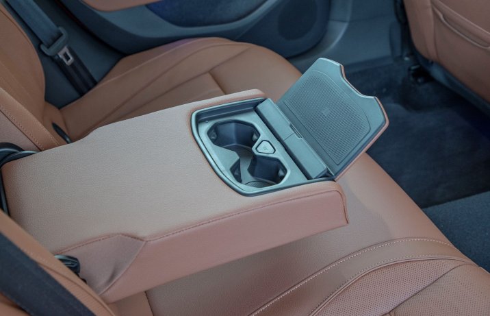 Skoda Superb - podłokietnik