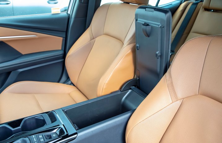 Toyota Camry - podłokietnik