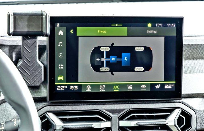 Nowa Dacia Bigster 2025 Journey – wnętrze, ekran, praca napędu
