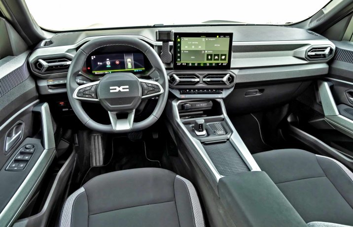 Nowa Dacia Bigster 2025 Journey – wnętrze, deska rozdzielcza
