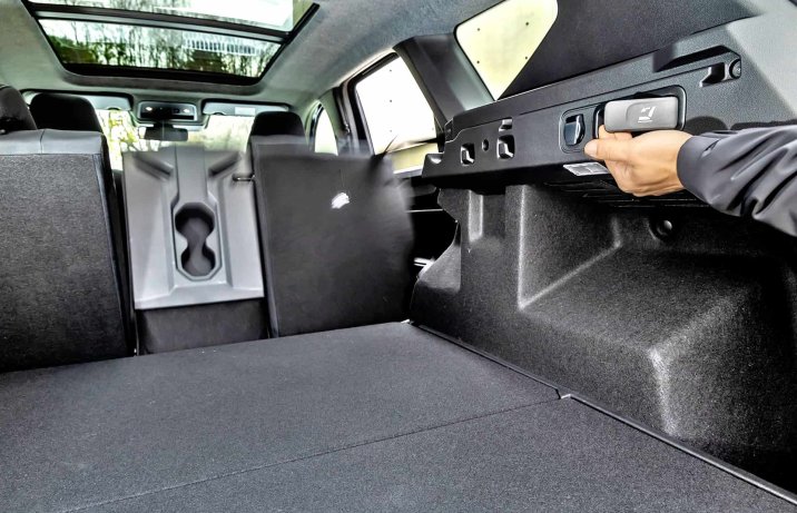 Nowa Dacia Bigster 2025 Journey – wnętrze, bagażnik, składanie oparć kanapy
