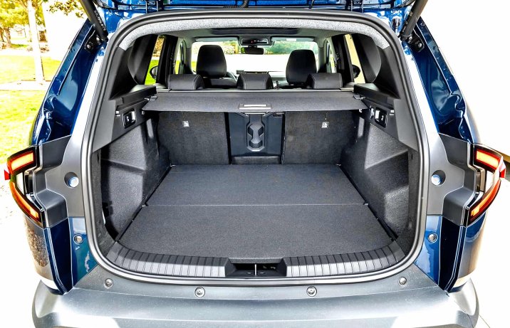 Nowa Dacia Bigster 2025 Journey – wnętrze, bagażnik
